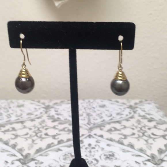 Jewelry - Tahatian black pearl 14 kt earrings